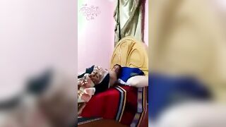 قعده بتلعب في كسها دخل   سكس مصري عليها جوز اخته و فشخها نيك في كسها الكبير