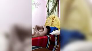 قعده بتلعب في كسها دخل   سكس مصري عليها جوز اخته و فشخها نيك في كسها الكبير