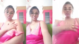 هنديه هايجه و اوسخ كلام اباحي ممكن تسمعوا و عرض اغراء جبار سكس تويتر  سكس هندي مترجم عربي