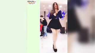 القبحه لين العراقيه  بترقص في الشارع  سكس مصري   وهي مش لابسه اندر و كسها باين و بتحط ايدها علي كسها